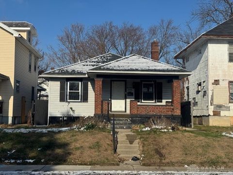 Photo of 1727 W Riverview Avenue, Dayton, OH 45402 (MLS # 948942)