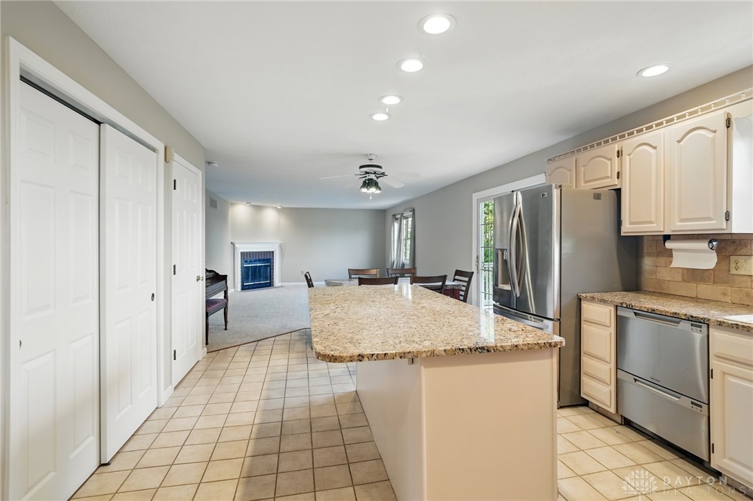 2337 Eastwind Drive, Beavercreek, Ohio image 10