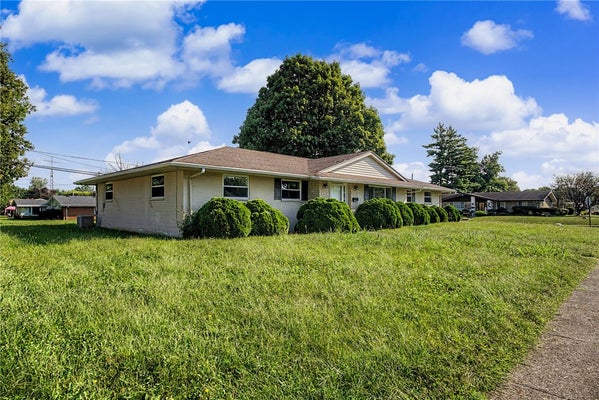 529 N EPPINGTON DR, DAYTON, OH 45426 - Image dfe39e5f4cd79e59126ed9ab67006e34/4089355880