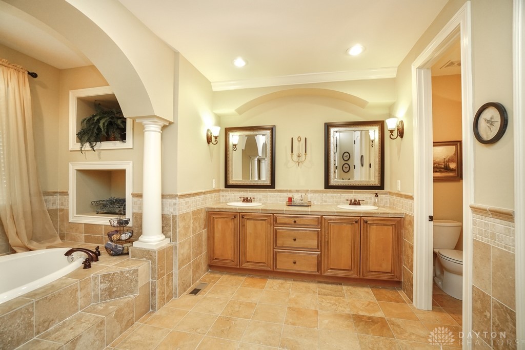 4625 Guildford Drive, West Chester, Ohio image 31