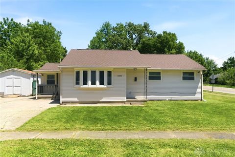 Homes For Sale - 1556 Larchwood Drive<br/> Dayton, OH 45432