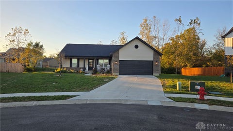 Photo of 549 Chatham Place, Trenton, OH 45067 (MLS # 971530)