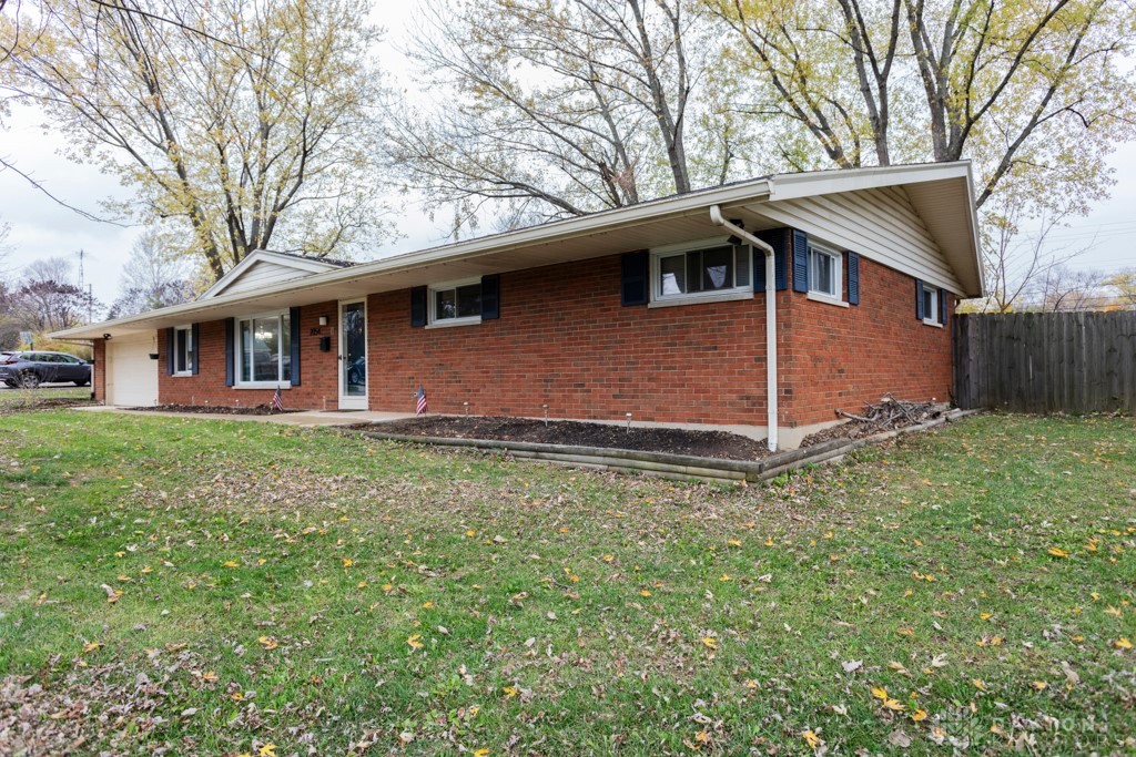 2054 Clearview Drive, Bellbrook, Ohio image 2