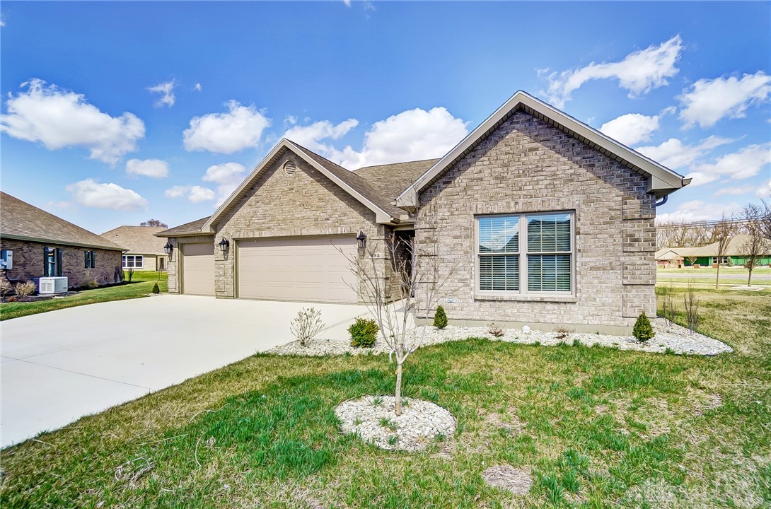 623 Hamshaw Court, Troy, Ohio image 2