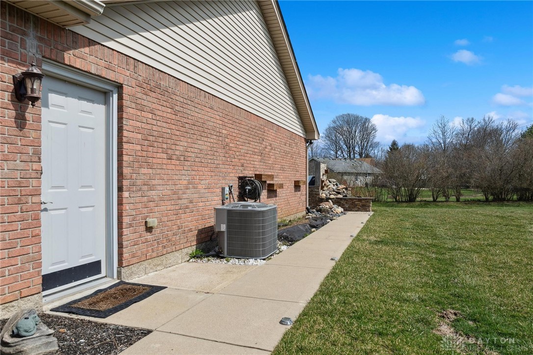 516 Millwood Meadows Drive, Englewood, Ohio image 30