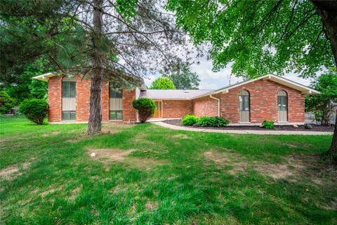 Photo of 811 Lyncreek Drive, Centerville, OH 45458 (MLS # 965381)