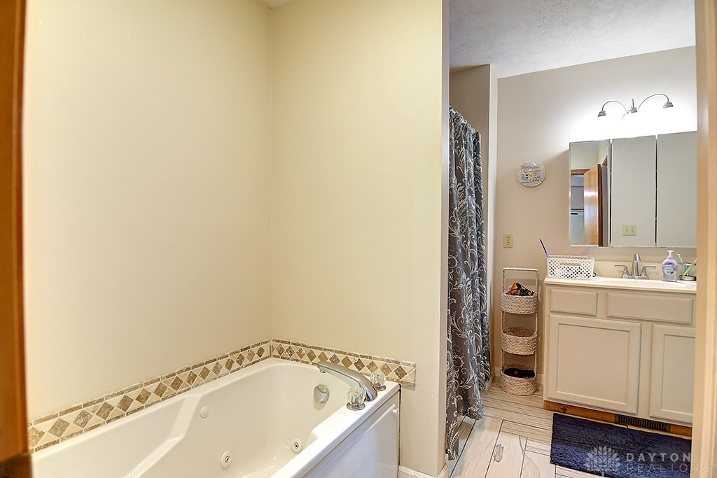 7780 Conservancy Road, Germantown, Ohio image 26