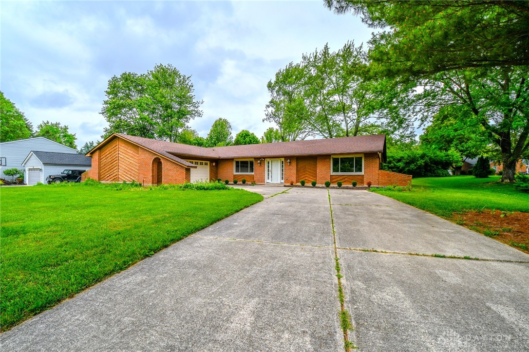 351 Signalfire Drive, Centerville, Ohio image 2