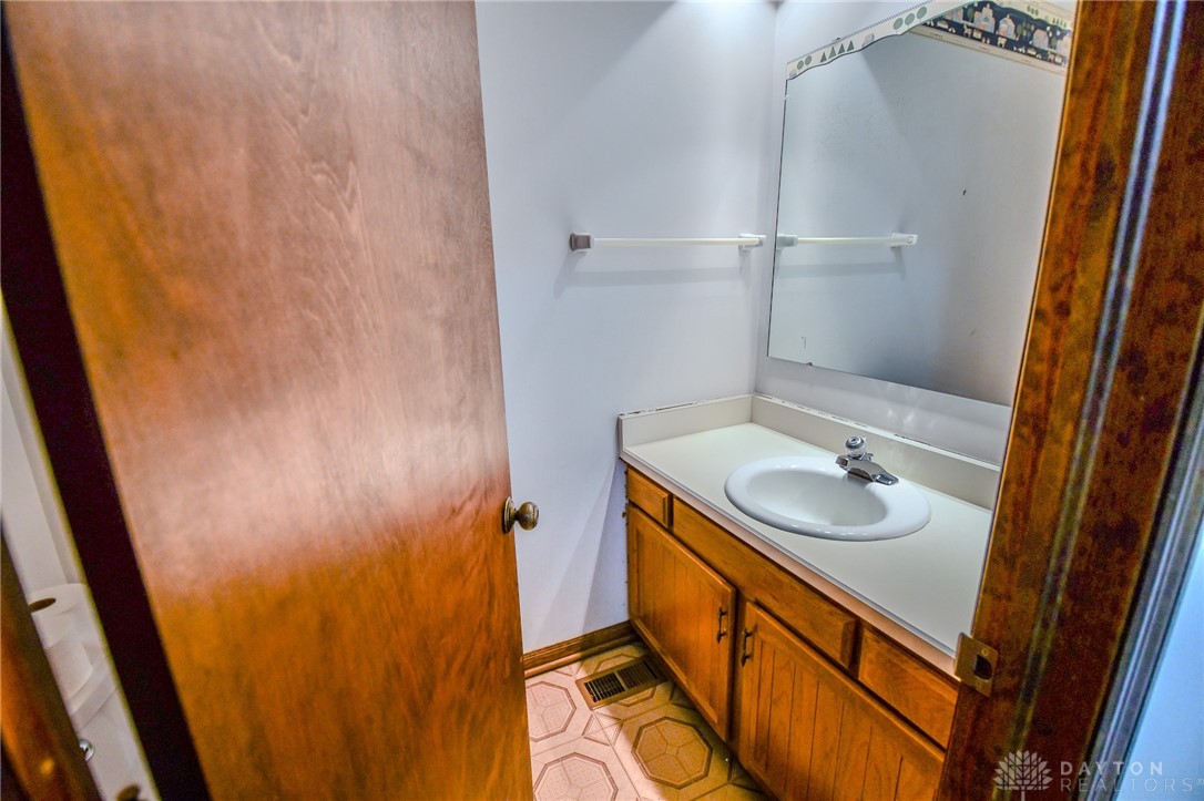 351 Signalfire Drive, Centerville, Ohio image 18