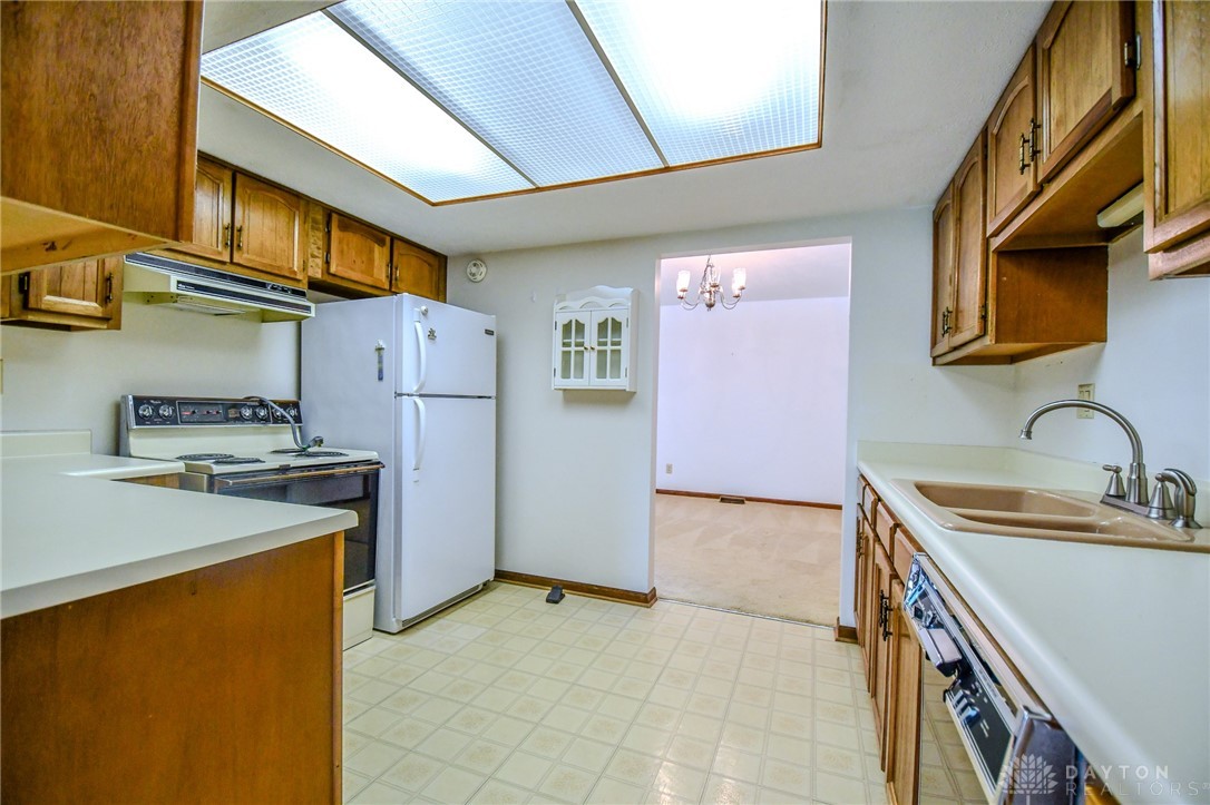 351 Signalfire Drive, Centerville, Ohio image 10