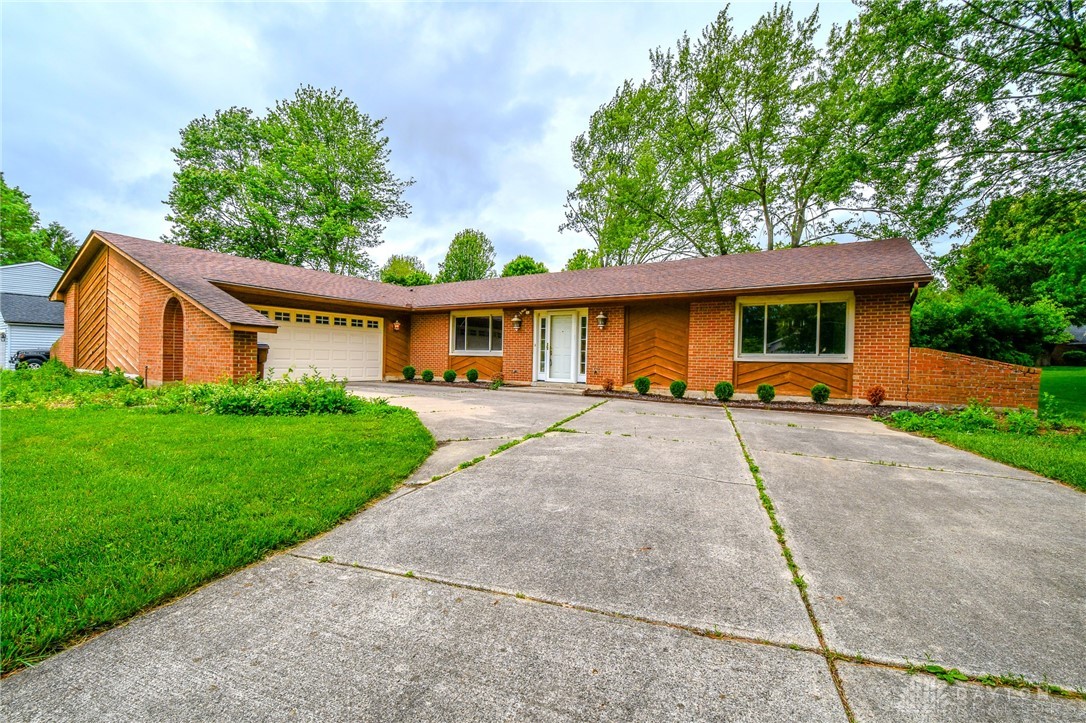351 Signalfire Drive, Centerville, Ohio image 1