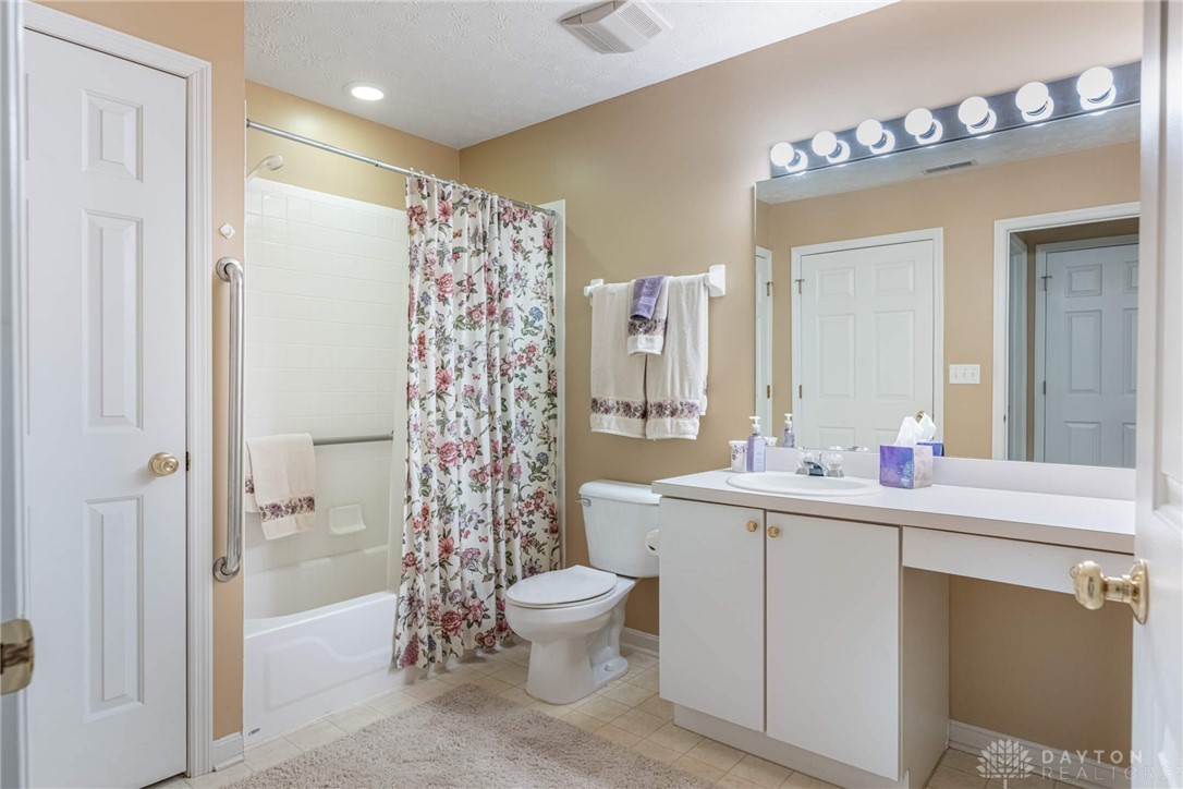 91 Villa Pointe Drive, Springboro, Ohio image 22