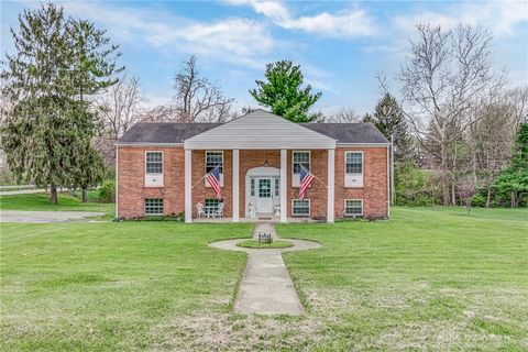 Photo of 1119 Lee Ann Drive, Xenia, OH 45385 (MLS # 956438)