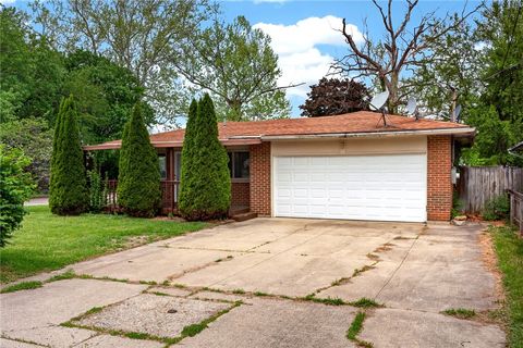 Photo of 3659 Trail On Road, Moraine, OH 45439 (MLS # 957180)