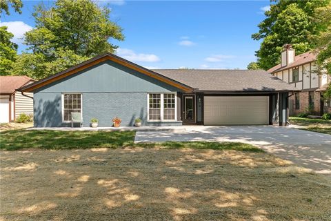 Photo of 420 Clearcreek-Franklin Road, Springboro, OH 45066 (MLS # 959011)