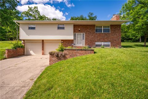 Photo of 860 Lea Castle Place, Miamisburg, OH 45342 (MLS # 959262)
