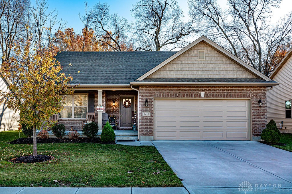 1211 Redbud Circle, Germantown, Ohio image 1