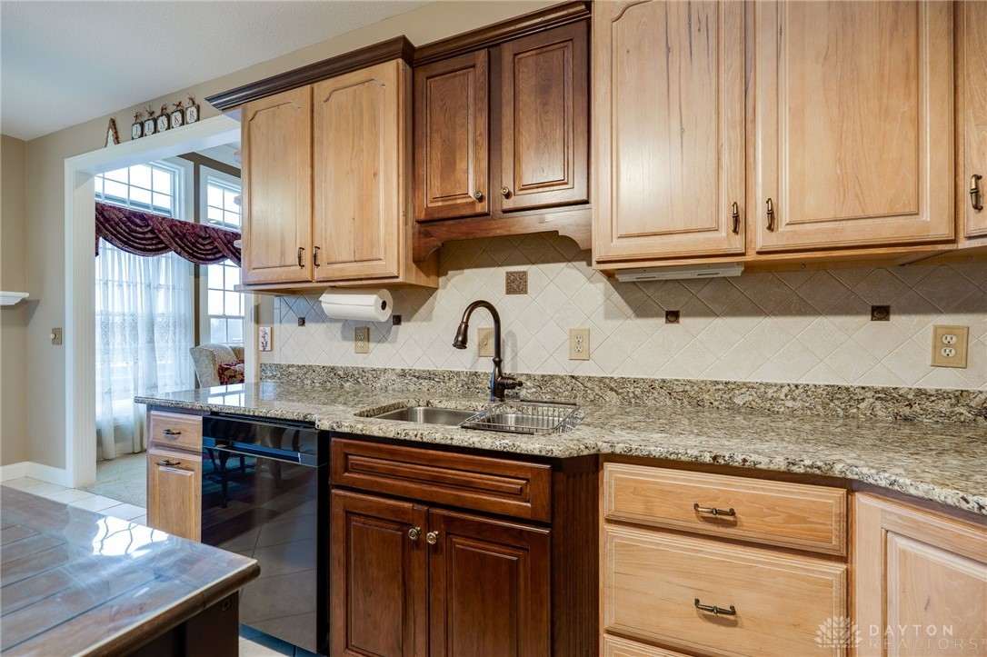 4254 Hummingbird Way, Springfield, Ohio image 18