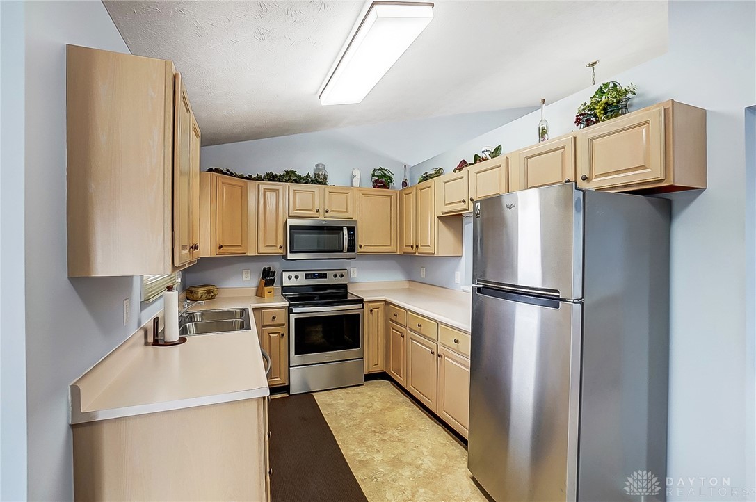 2013 Crosswind Court, Englewood, Ohio image 9