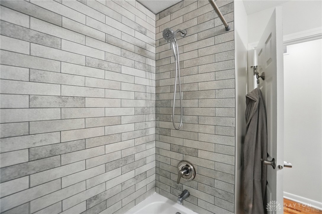 5675 Oak Valley Road, Dayton, Ohio image 38