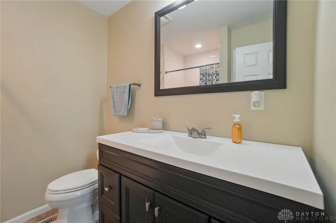 5675 Oak Valley Road, Dayton, Ohio image 31