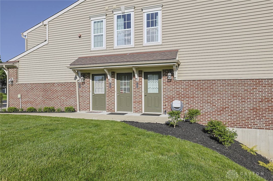 1296 Shadowood Trail