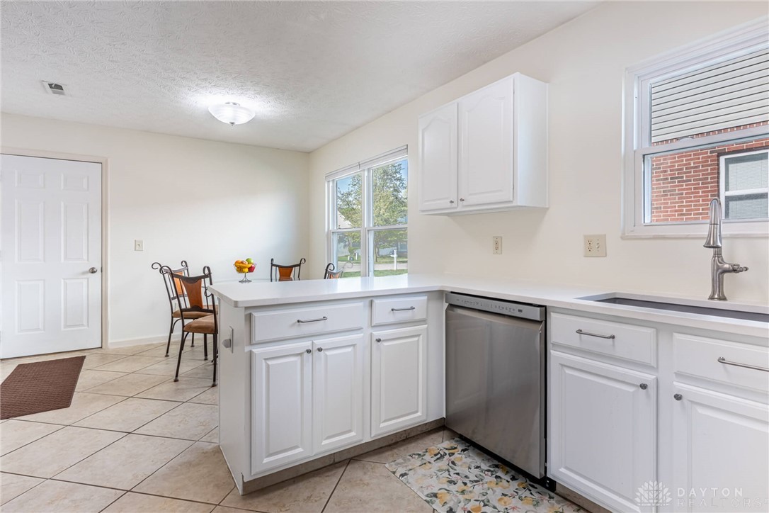 5015 Summerset Drive, Tipp City, Ohio image 13