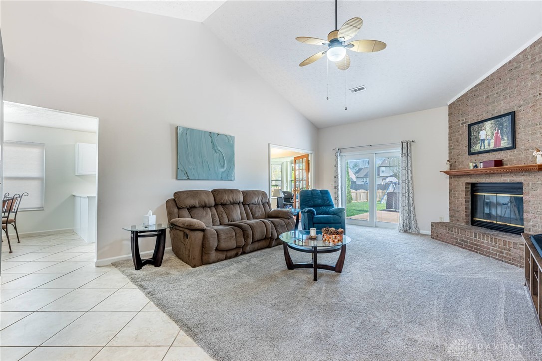 5015 Summerset Drive, Tipp City, Ohio image 3