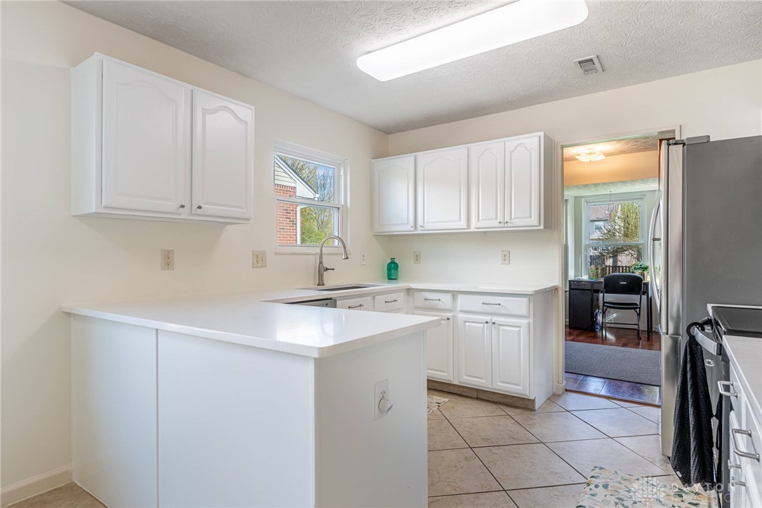 5015 Summerset Drive, Tipp City, Ohio image 10