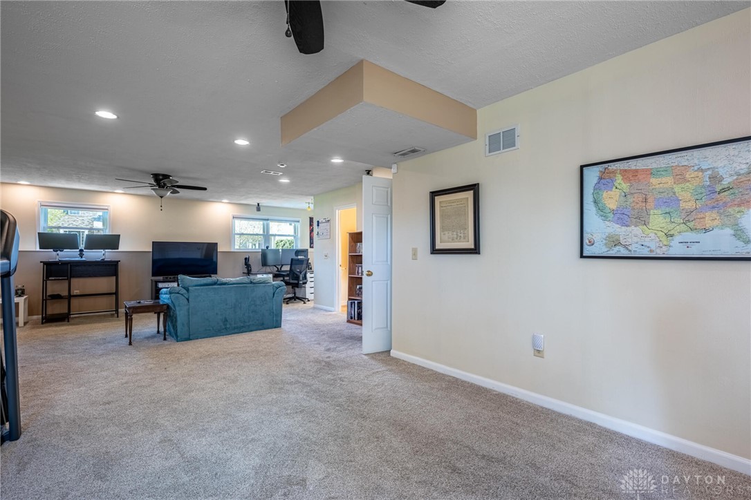 5015 Summerset Drive, Tipp City, Ohio image 20