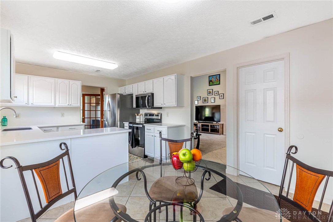 5015 Summerset Drive, Tipp City, Ohio image 15