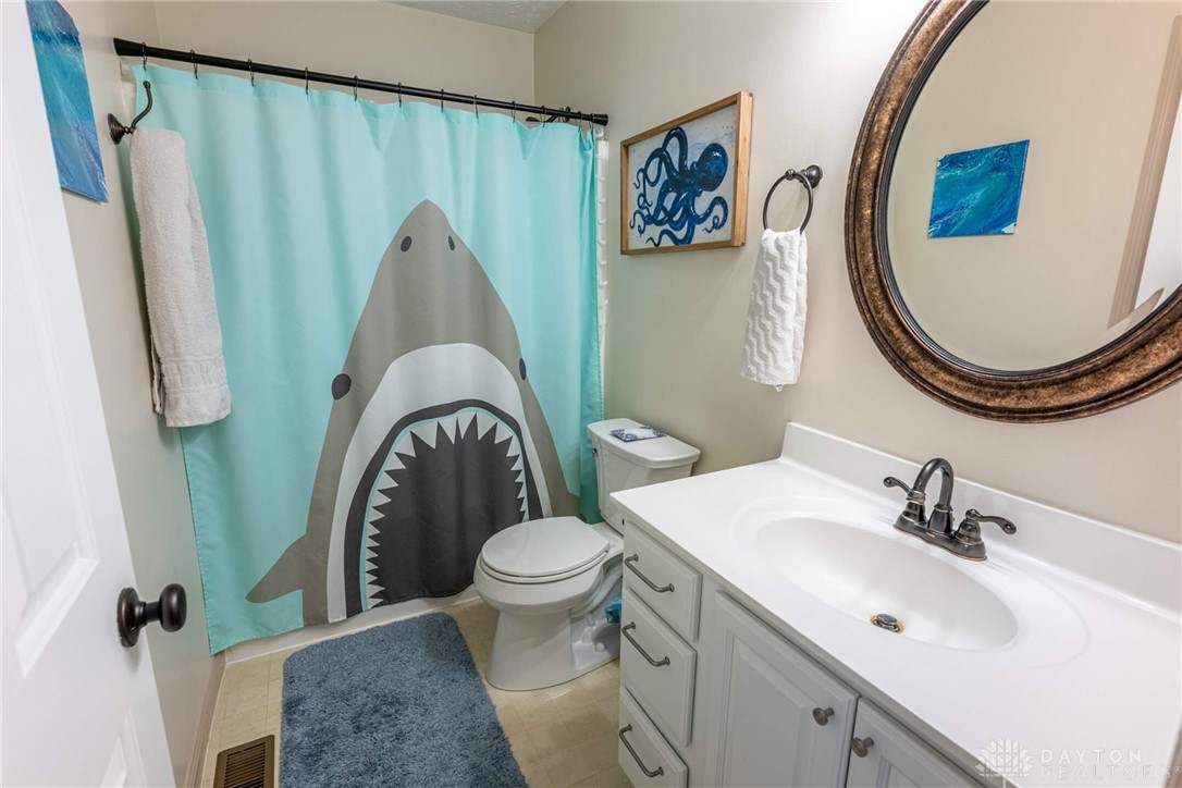 5015 Summerset Drive, Tipp City, Ohio image 31