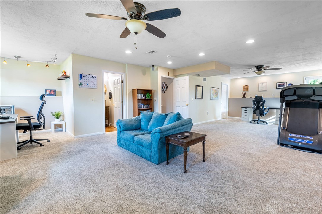 5015 Summerset Drive, Tipp City, Ohio image 16