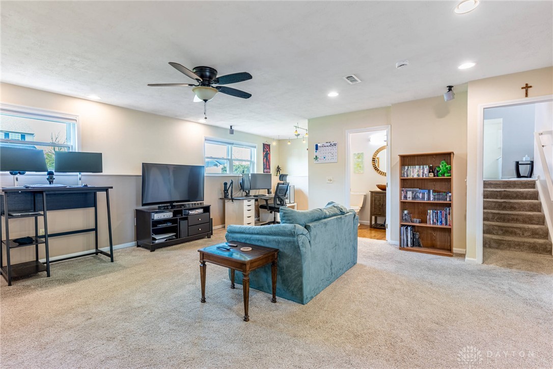 5015 Summerset Drive, Tipp City, Ohio image 17