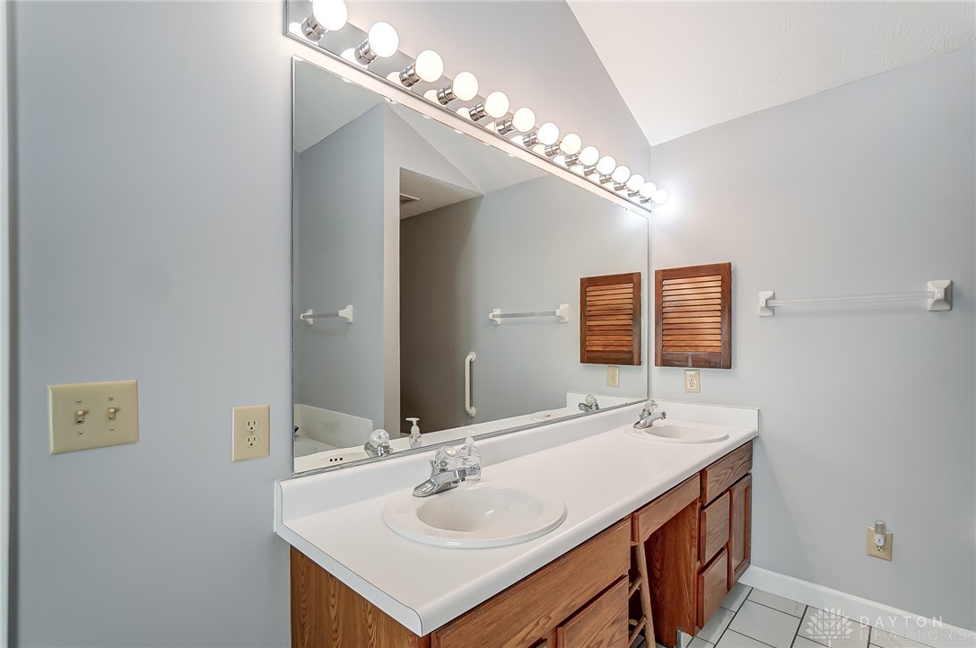 2194 Bassett Court, Beavercreek, Ohio image 31