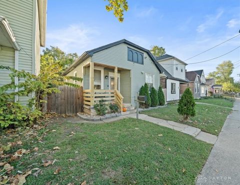 Photo of 319 Moore Street, Middletown, OH 45044 (MLS # 946180)