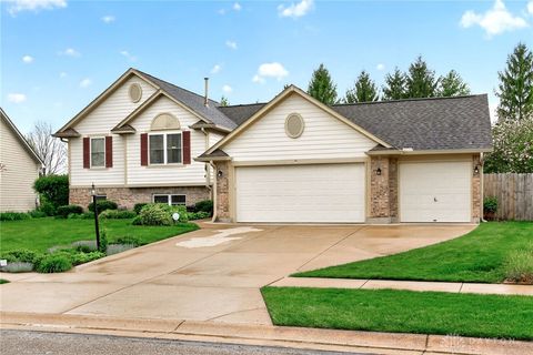 Photo of 1359 Rose Lake Drive, Bellbrook, OH 45305 (MLS # 956603)