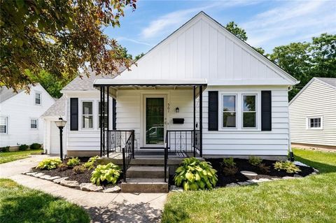 Photo of 561 Kling Drive, Dayton, OH 45419 (MLS # 951490)