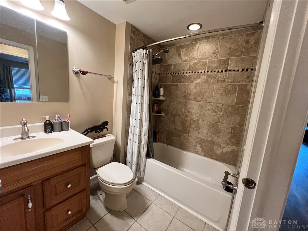 8138 Philadelphia Drive, Fairborn, Ohio image 40