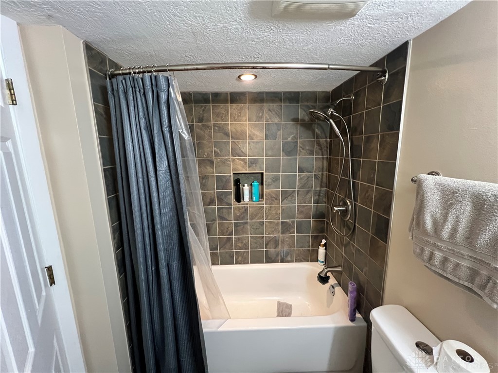 8138 Philadelphia Drive, Fairborn, Ohio image 27