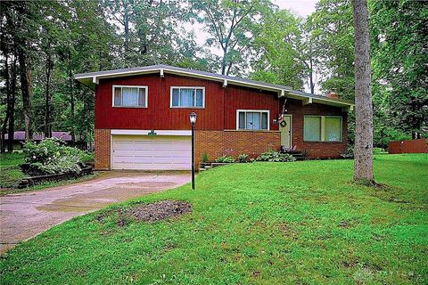 Photo of 1359 Fudge Drive, Beavercreek, OH 45434 (MLS # 947166)