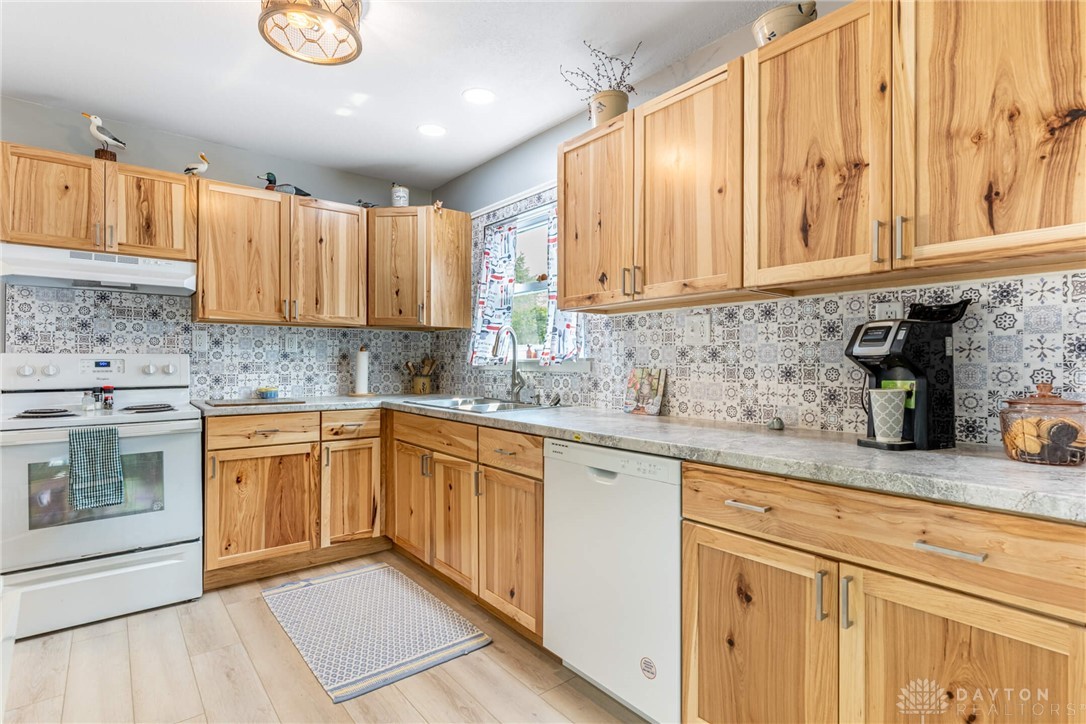 5683 Kevin Drive, Dayton, Ohio image 9