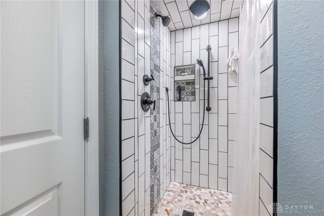 5683 Kevin Drive, Dayton, Ohio image 16