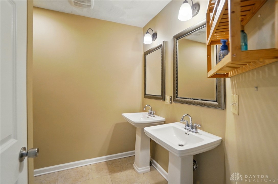 1370 Carpenter Road, Bellbrook, Ohio image 33