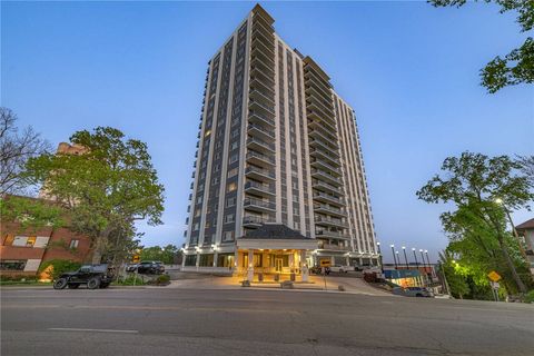 Photo of 2200 Victory Parkway #710, Cincinnati, OH 45206 (MLS # 957417)