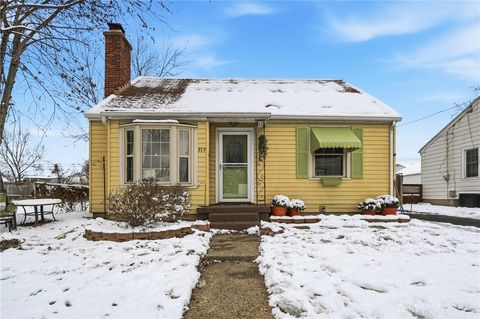 Photo of 715 E Maple Avenue, Miamisburg, OH 45342 (MLS # 948693)