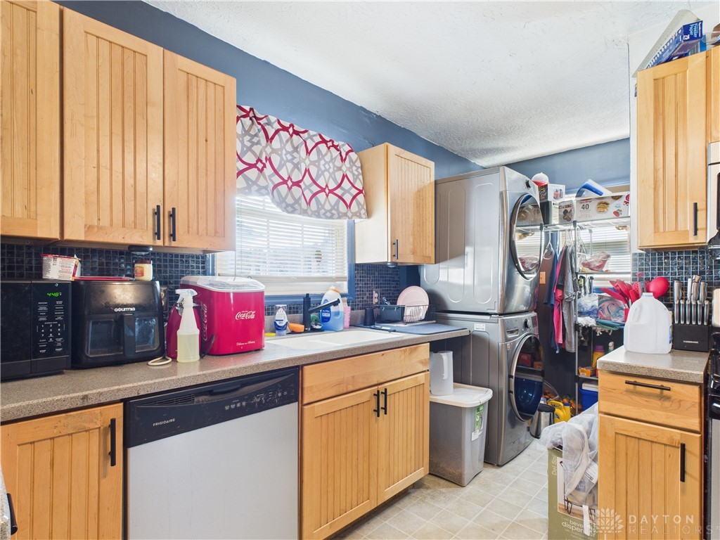 Dayton, Ohio 45420, United States, 3 Bedrooms Bedrooms, ,1 BathroomBathrooms,Residential,Pending,187662