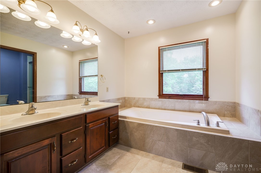 1404 Saint Andrews Court, Springboro, Ohio image 21