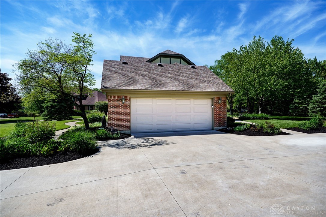 1404 Saint Andrews Court, Springboro, Ohio image 3