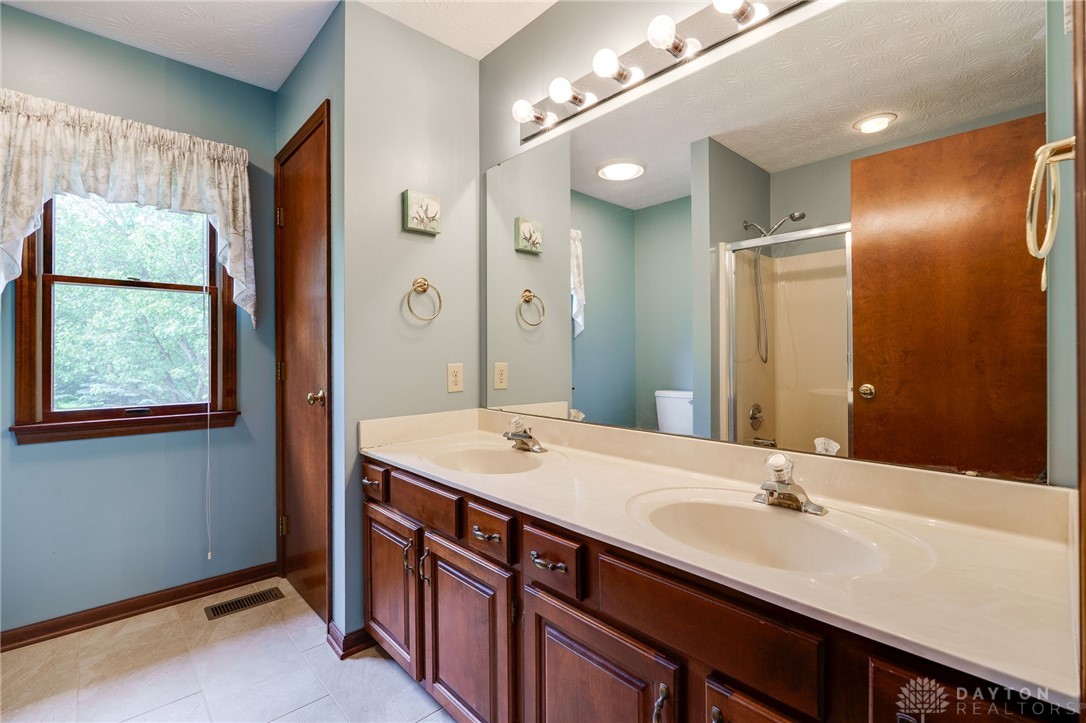 1404 Saint Andrews Court, Springboro, Ohio image 27